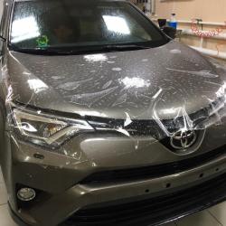 Бронирование передней части новенькой Toyota RAV 4